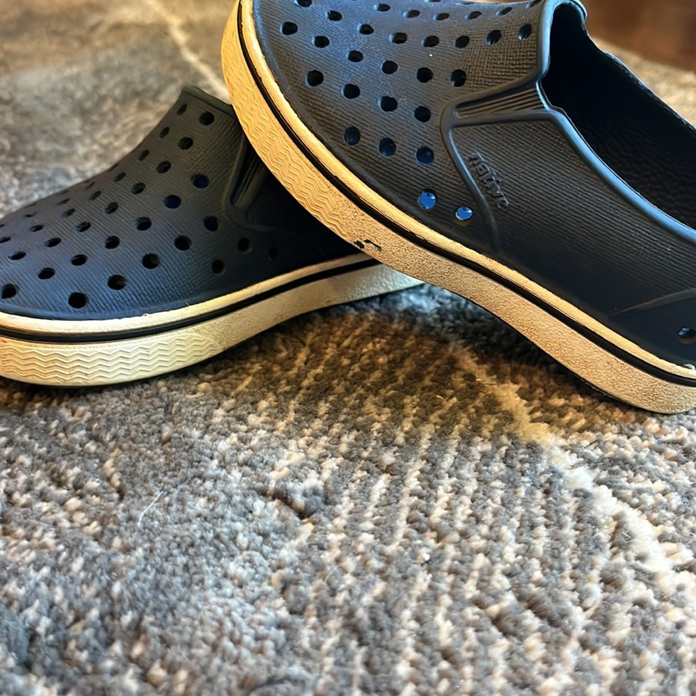 Native shoes - Picture 3 of 4